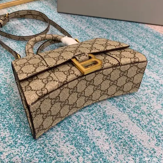 Hyperpeter HOURGLASS X BALENCIAGA GUCCI 0503